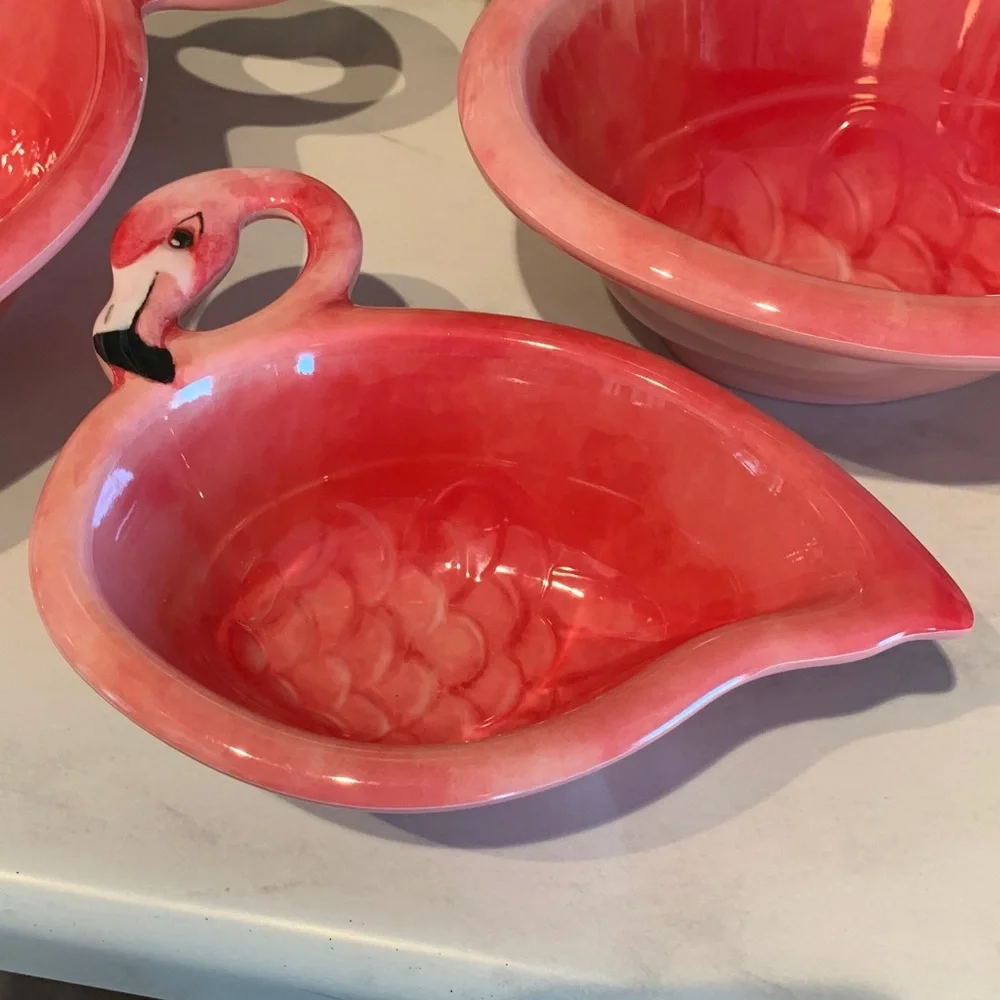 Tommy Bahama 3 Flamingo🦩Nesting Bowls, S, M & L. Large is ~12”. No scratches.